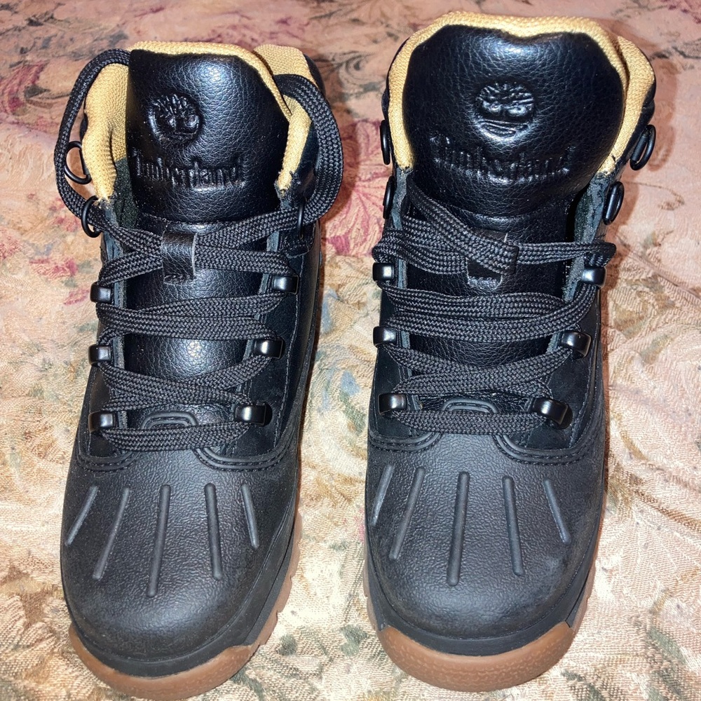 New boys Timberland black & brown Euro hiker shell toe boot size 1